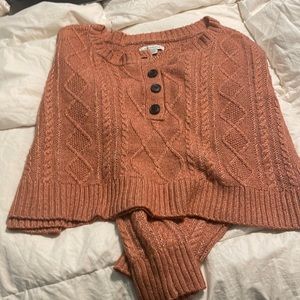 New never worn just a little pulling around the collar